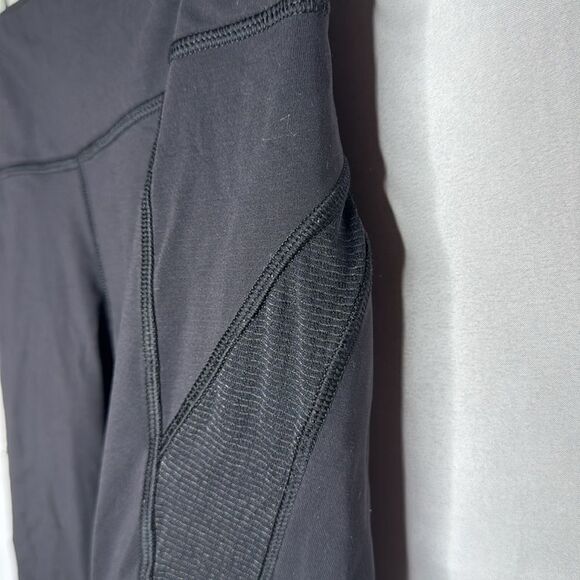 Lululemon Black Mesh Ventilation Run Active Gym Cropped Leggings. Size 4. - Picture 4 of 7